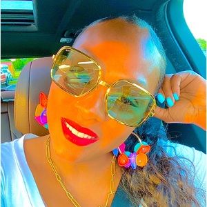 Gucci Green Lens Square Gold Frame Unisex Sunglasses.